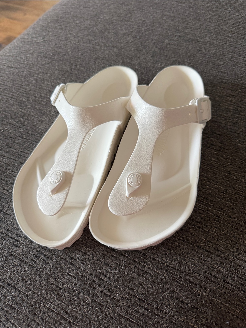 Women’s Birkenstock size 39 White T-Strap Comfort Sandals NWOT